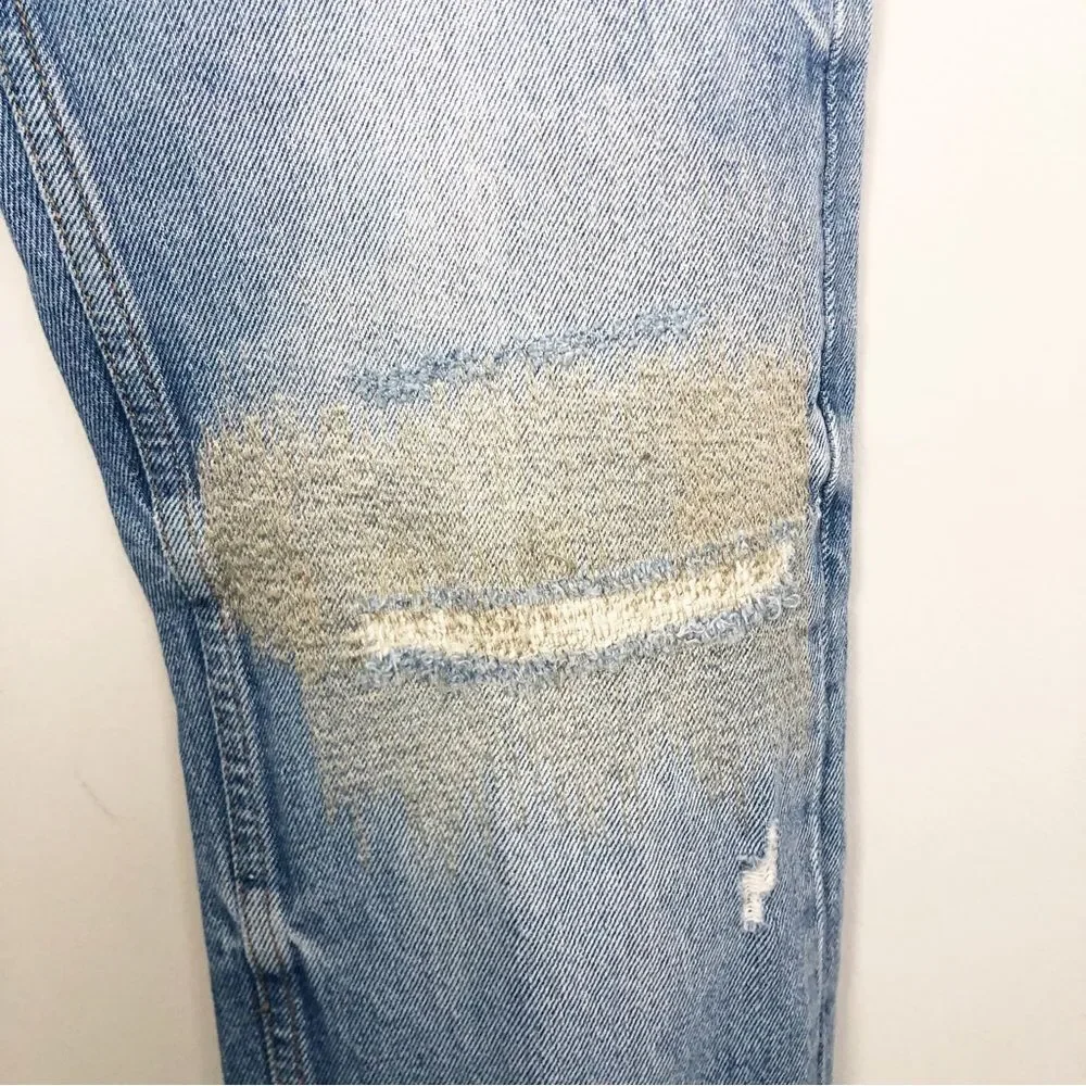 FREE PEOPLE | Distressed Raw Hem “Dirt” Knee Medium Wash Women’s Size 24 (00)